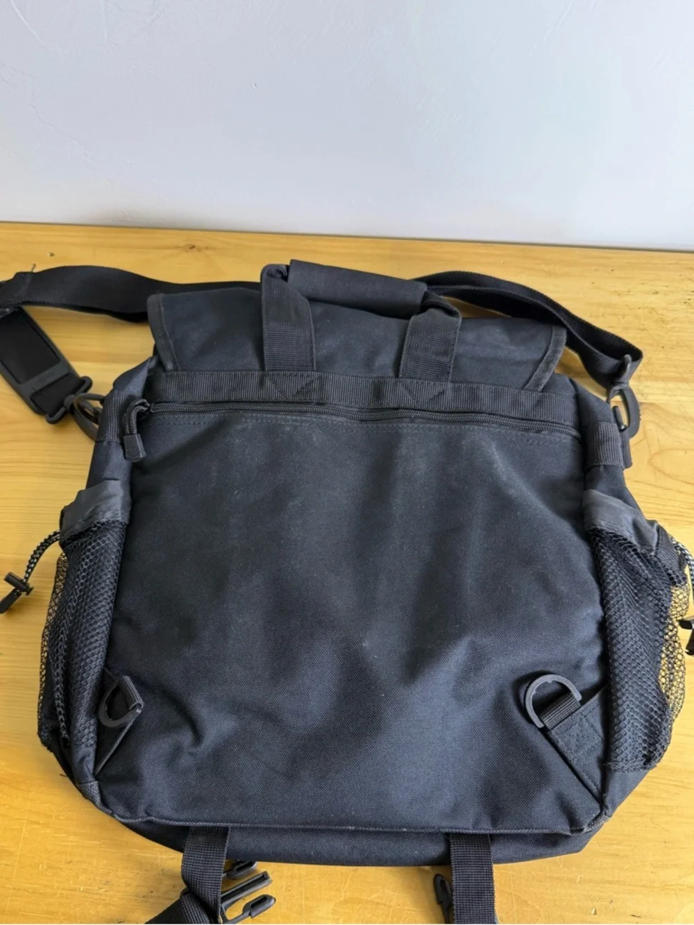 Disney Parks Leed’s Embroidered Messenger Style Work Bag‎ Laptop Black Large